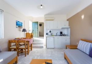 Holiday home complex with pool, close to the sea, wifi | Sfakaki, Crete
