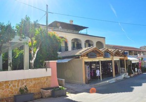 Holiday Studio Apartments Yannis on Agios Gordios beach in Corfu