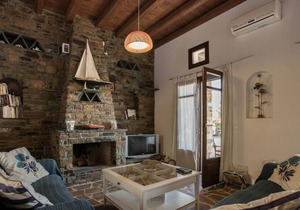 House with a pool in Andros