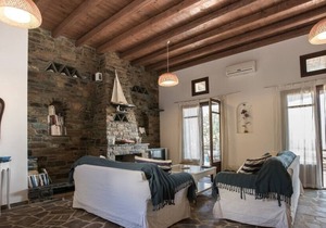 House with a pool in Andros
