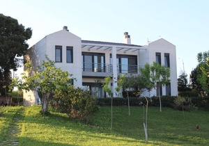 Housing Pefkos