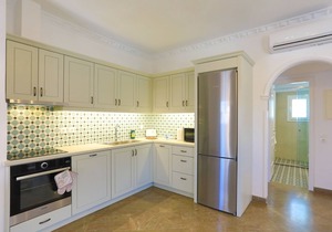 Kassiopi Home: Modern, Shared Pool, A/C, Wi Fi, near beach