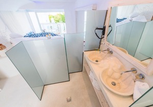 Kouros Home and Suites - Suite with private pool