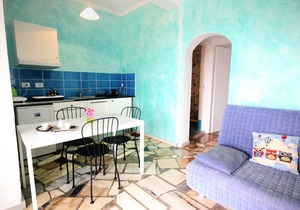 La Luna Blu "Owl" apartment, sea view, 500 meters from the beach