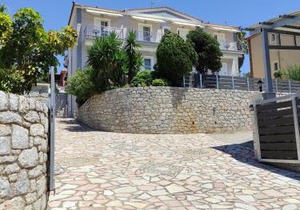 Leonidas 's apartment with sea view