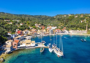 Limani: Walk to Beach, Sea Views, A/C, Car Not Required
