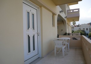 Litinas Apartment 8 with balcony in front of the pool