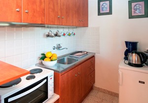 Lovely 2-bedroom cottage, 2 minutes froim the sandy beach
