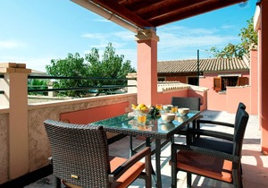 Lovely 2-bedroom cottage, 2 minutes froim the sandy beach