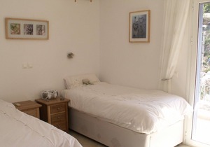 Luxury 2 bedroom 1st floor villa apartment with spectacular sea views