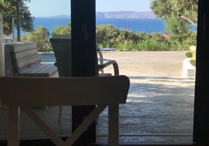 Luxury brand new flat in Karteros villa estate
