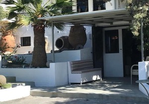 Luxury brand new flat in Karteros villa estate