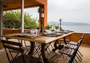 Luxury Hilltop Villa 200m from the Beach
