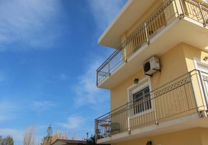 Maisonette on the beach!