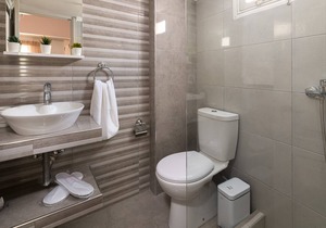 Marika's Deluxe Rooms - Room 3