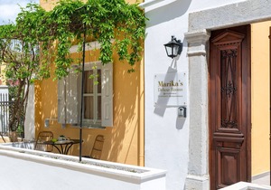 Marika's Deluxe Rooms - Room 3