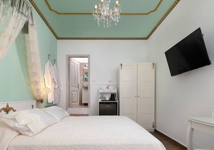 Marika's Deluxe Rooms - Room 4