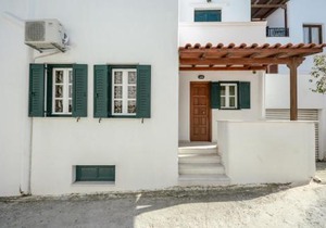 NAXOS HOUSE