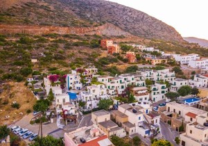 Peaceful And Very Relaxing Suite near Crete Sea view, shared pool, air condition