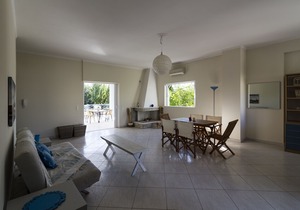 Peaceful Relaxation Villa. 8 Guests, Big Parking, Big Exterior