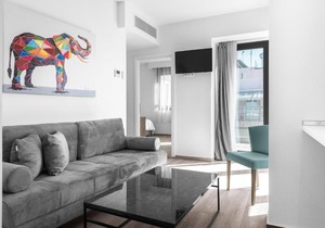 Penthouse Level 8, Nilie Hospitality MGMT
