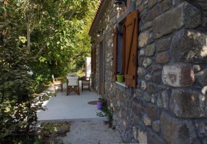 Perivoli Stone house