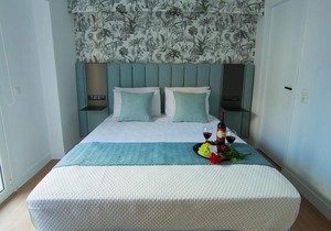 Phaedrus Living Modern Kriel Suites 303