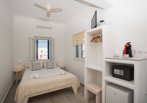 Private Cycladic Room in the heart of Mykonos Town