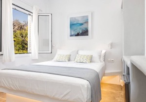 Room 10 @ Pelican Paros in the Old Town!