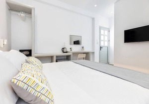 Room 10 @ Pelican Paros in the Old Town!