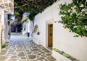 Room 3 @ Pelican Paros in the Old Town!