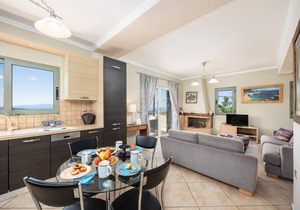 Rose Villa - Four Bedroom Villa, Sleeps 8