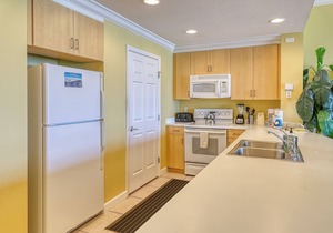 Sizable condo w/private balcony & gulf views - located right on the beach in Panama City Beach