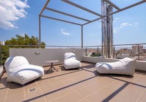 Solon - Deluxe City Center Apartment