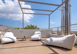 Solon - Deluxe City Center Apartment