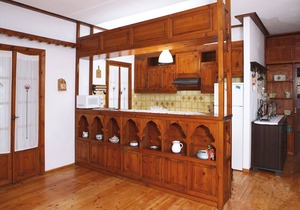 Squirrel Beach Front Villa, Metamorfosi