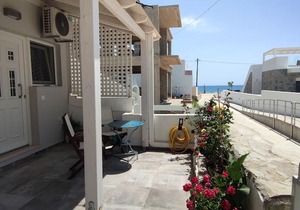 Studio & Apartment by the Beach