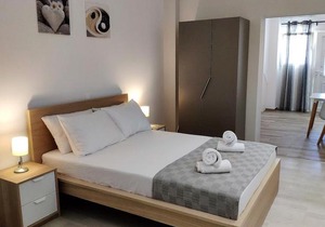 Studio & Apartment by the Beach