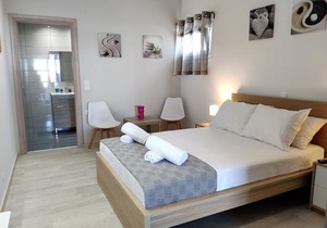 Studio & Apartment by the Beach