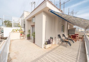 Sunny Loft in Koukaki by Cloudkeys