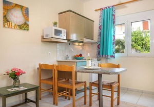 SYNNY AND COMFORTABLE STUDIO NEAR CRYSTAL WATER SANDY BEACH