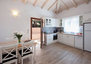 The Cottage, Kaminaki, Katavolos, Corfu. Short walk toKaminaki beach.