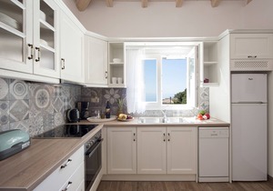The Cottage, Kaminaki, Katavolos, Corfu. Short walk toKaminaki beach.