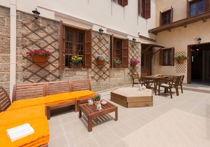 The Neighborhood- Maisonette 1