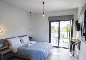 TheaSea Luxury Suites- Studio Suite 1