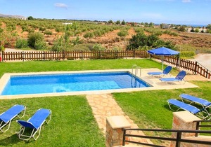 Theo Beach Villa: Large Private Pool, Walk to Beach, Sea Views, A/C, WiFi