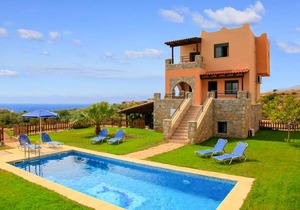 Theo Beach Villa: Large Private Pool, Walk to Beach, Sea Views, A/C, WiFi