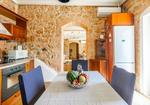 Thrapsano House at Iraklion Crete for up to 8 Persons