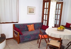 Traditional Villa with Wifi and Air Conditioning at only 150m from the Beach !