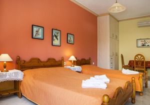 Tzivras Studio Apartment